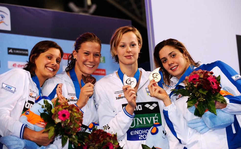 2010 Campionati europei in vasca corta di Eindhoven. Federica dopo l’oro degli 800 mt sl con le ragazze della 4x50 mista  di bronzo (Ansa)